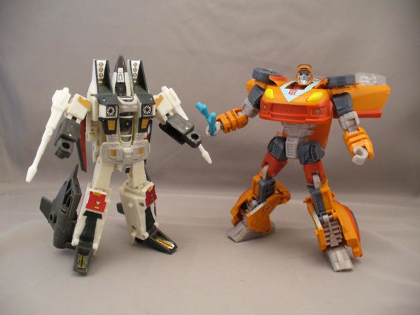 Transformers Generations GDO Wheelie Video Review  Images  (9 of 26)